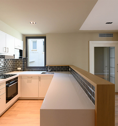 Fully equipped open-plan kitchen. Image corresponding to the 5th floor 1st door flat.